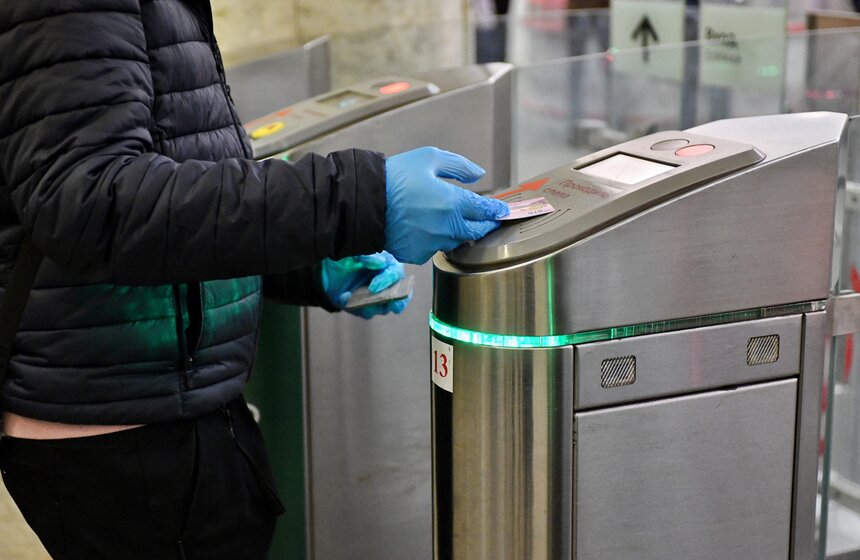 В Москве усилили контроль за ношением масок в метро 8 фото