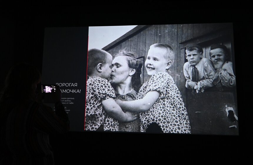 На ВДНХ открылась мультимедийная выставка "Вспомним" 27 фото