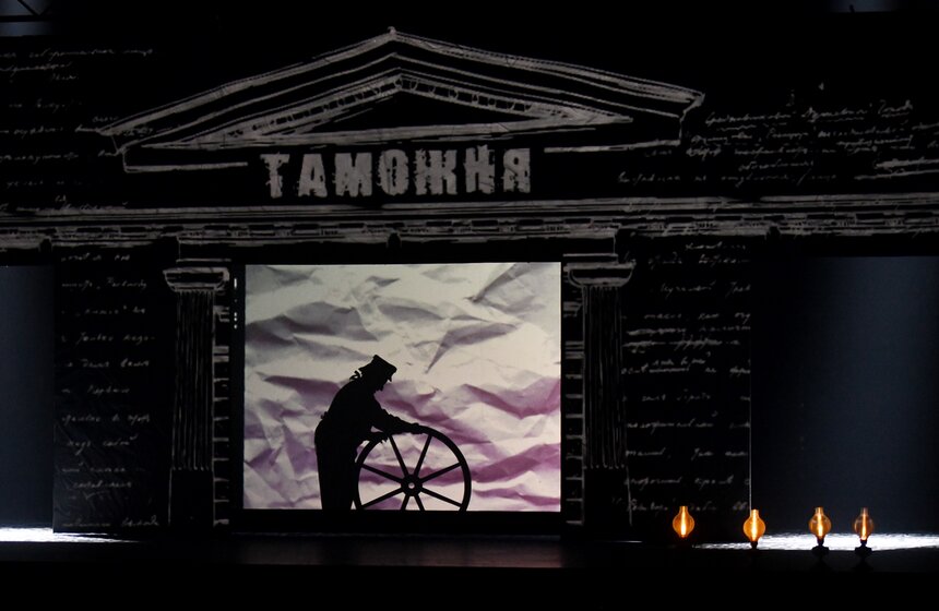 В Театре им. Вахтангова прошла премьера "Мертвых душ" 10 фото