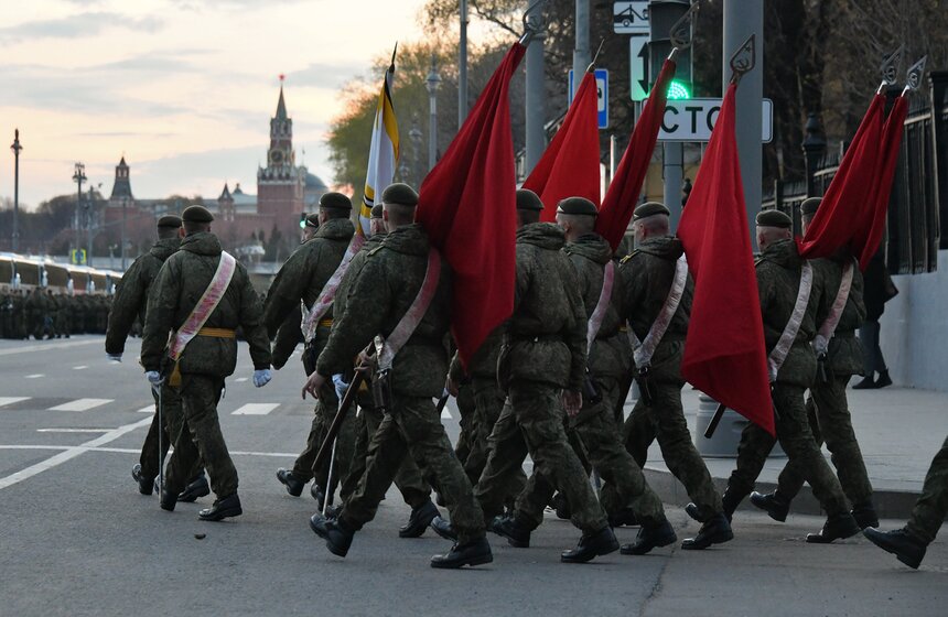 Военная техника прошла по улицам Москвы 40 фото