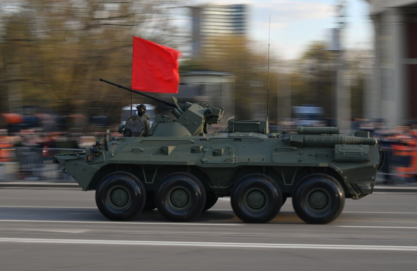 Военная техника прошла по улицам Москвы 27 фото