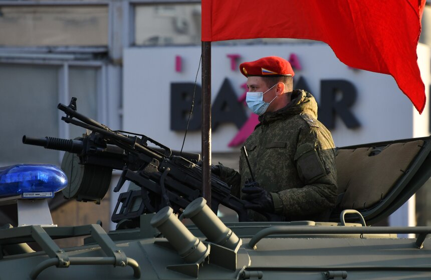 Военная техника прошла по улицам Москвы 34 фото