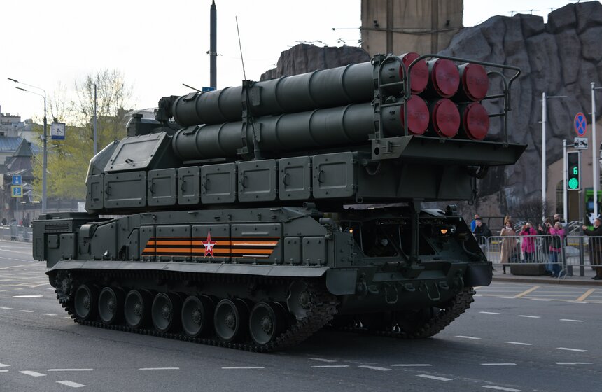 Военная техника прошла по улицам Москвы 6 фото