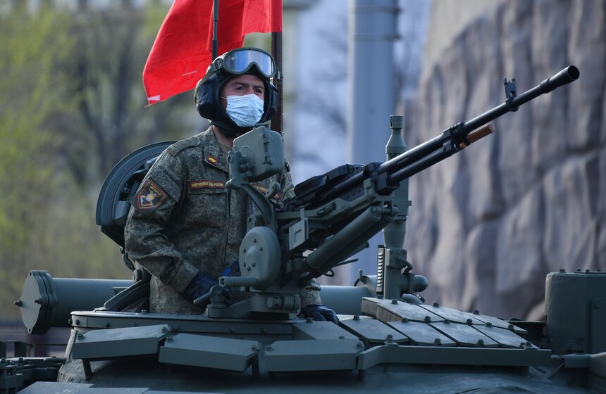 Военная техника прошла по улицам Москвы 4 фото