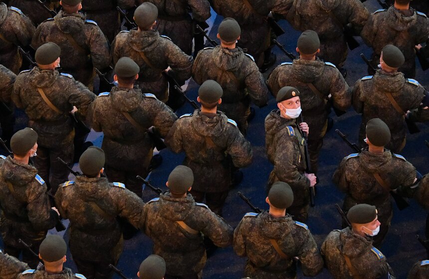 Военная техника прошла по улицам Москвы 47 фото