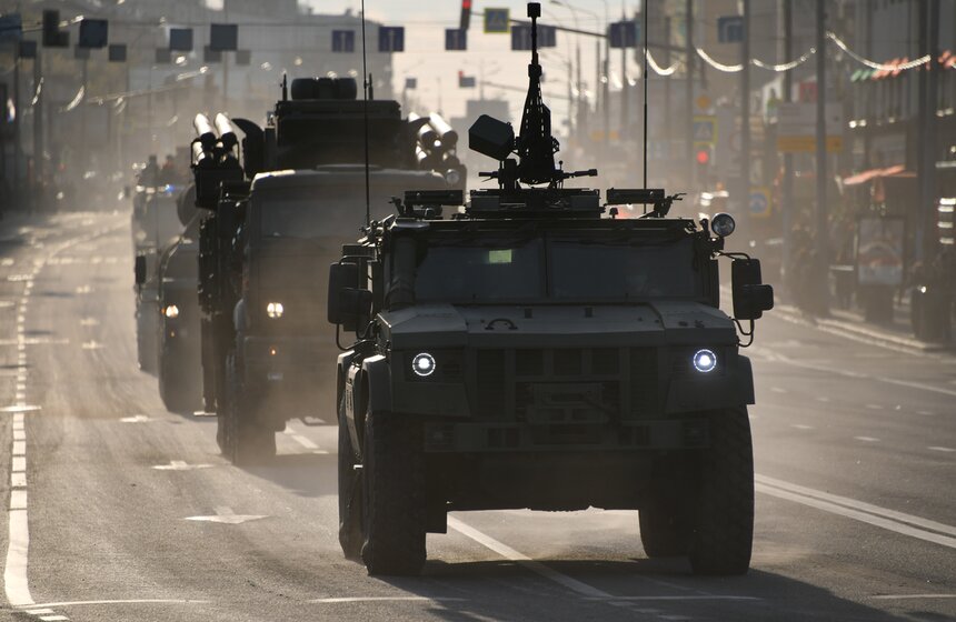 Военная техника прошла по улицам Москвы 18 фото