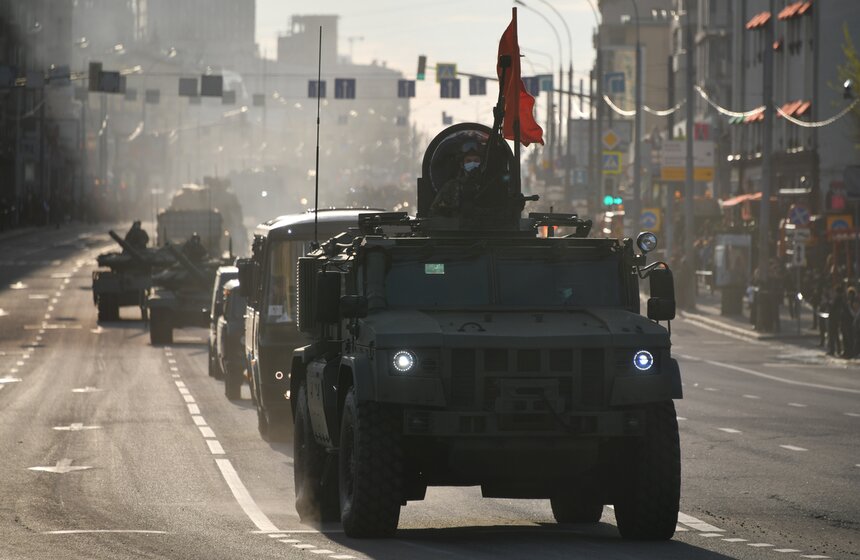 Военная техника прошла по улицам Москвы 14 фото