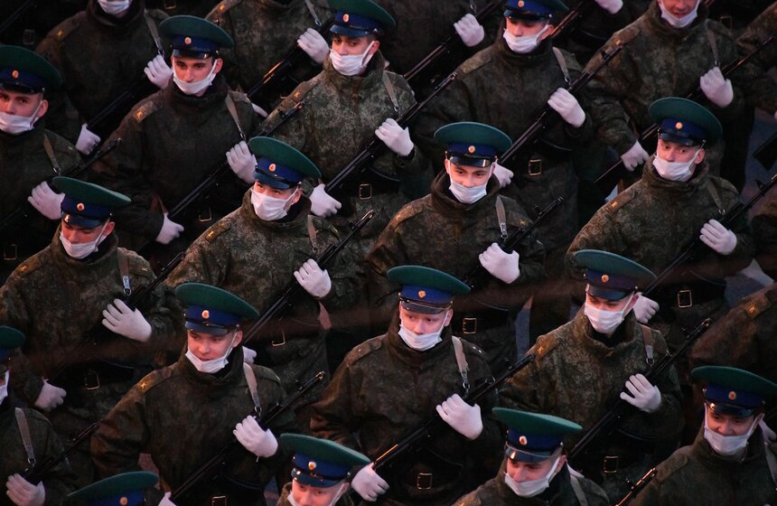 Военная техника прошла по улицам Москвы 45 фото