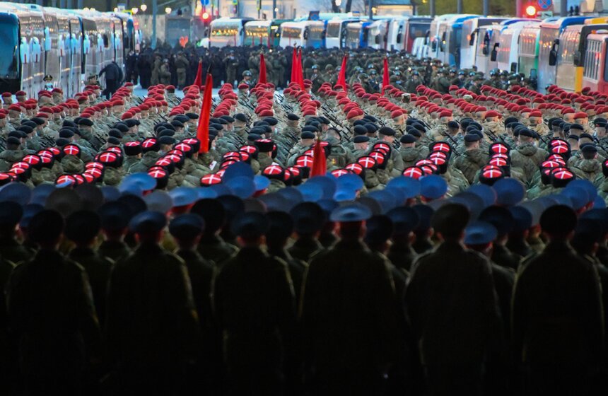 Военная техника прошла по улицам Москвы 42 фото