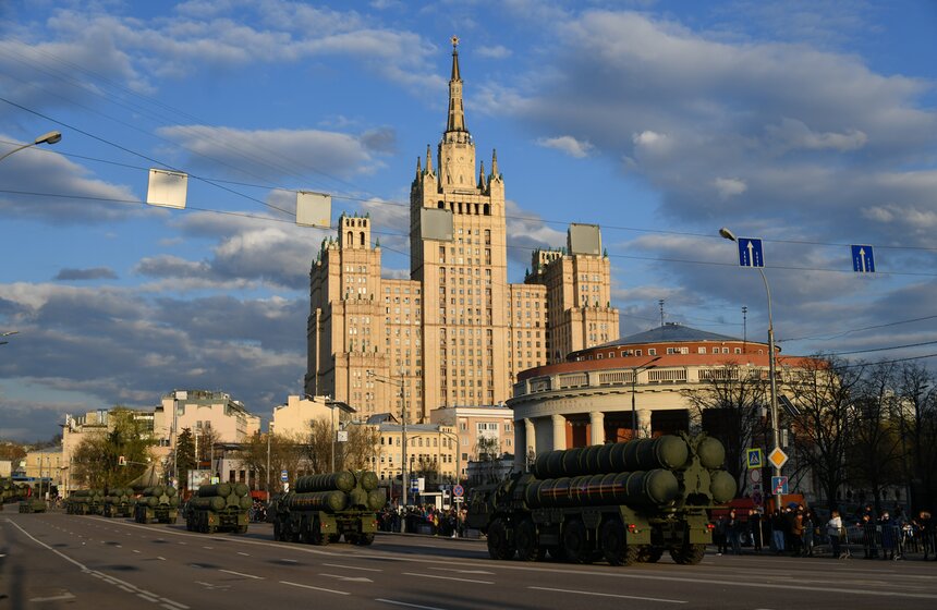 Военная техника прошла по улицам Москвы 31 фото
