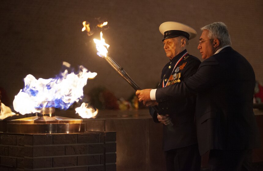 Профилактику Вечного огня провели в Москве в преддверии Дня Победы 8 фото