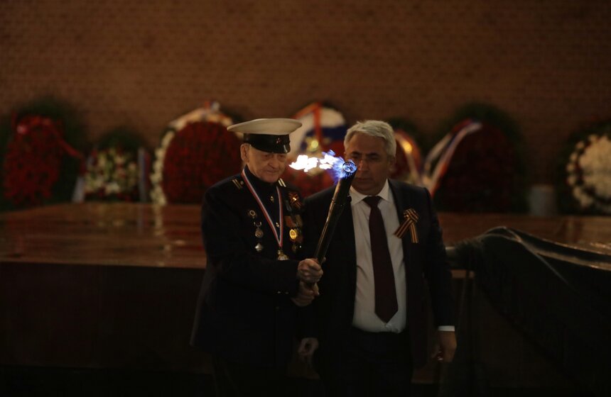 Профилактику Вечного огня провели в Москве в преддверии Дня Победы 9 фото