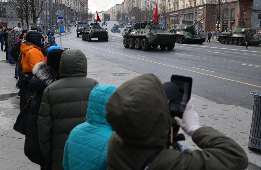 Военная техника прошла по центральным улицам Москвы 6 фото