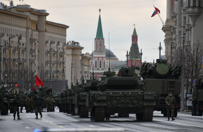 Военная техника прошла по центральным улицам Москвы 18 фото