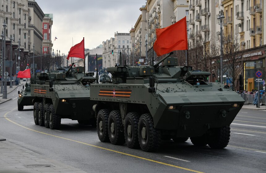 Военная техника прошла по центральным улицам Москвы 4 фото