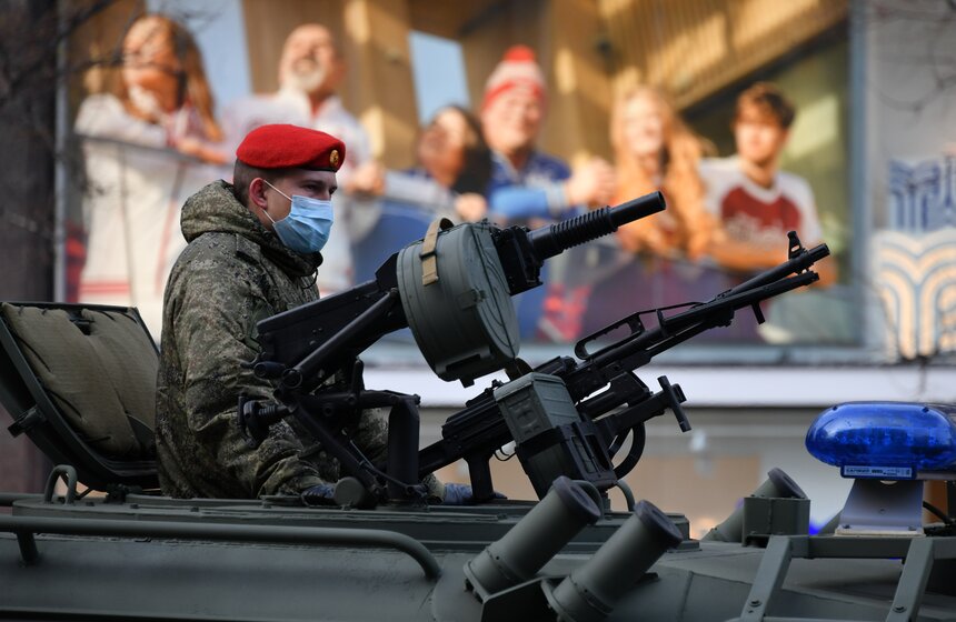 Военная техника прошла по центральным улицам Москвы 3 фото