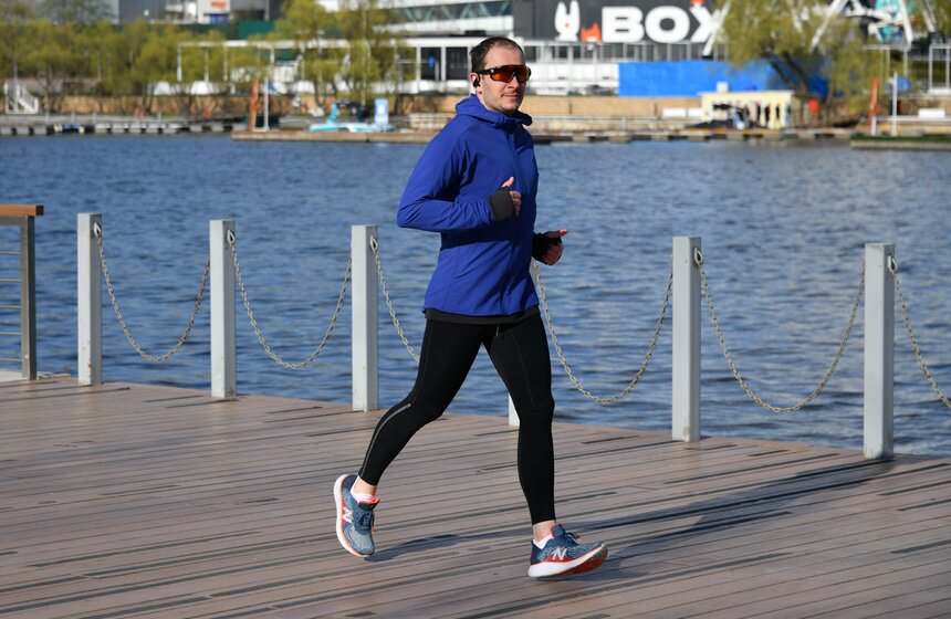 Теплая погода порадовала москвичей в праздничное воскресенье 13 фото