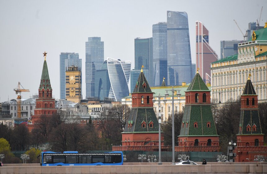 Теплая погода порадовала москвичей в праздничное воскресенье 15 фото