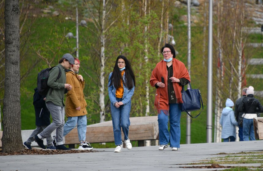 Теплая погода порадовала москвичей в праздничное воскресенье 20 фото