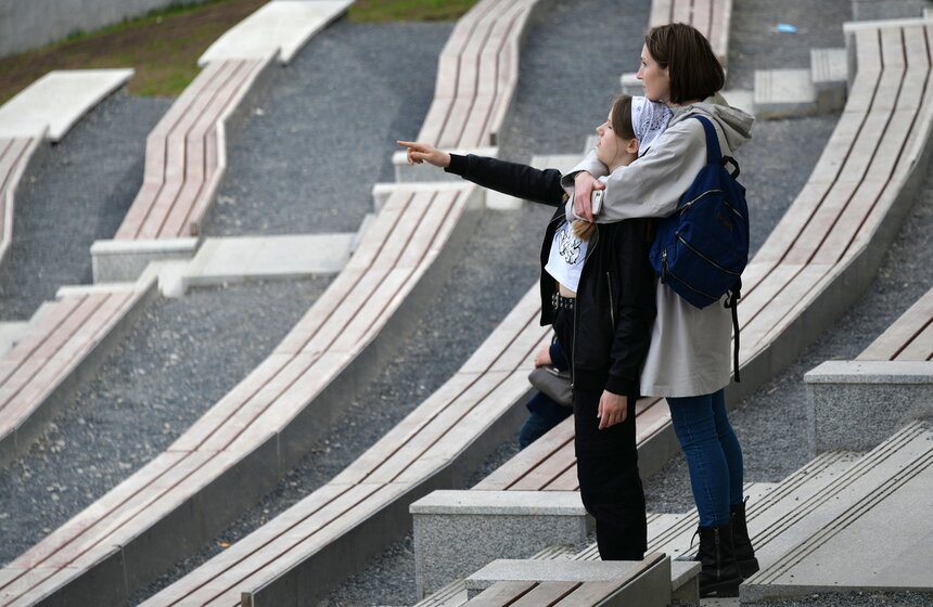 Теплая погода порадовала москвичей в праздничное воскресенье 17 фото