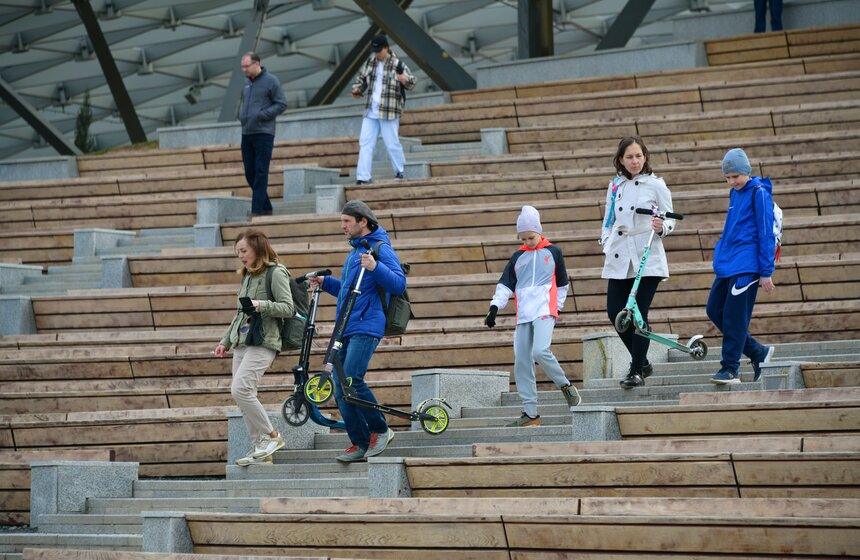 Теплая погода порадовала москвичей в праздничное воскресенье 23 фото