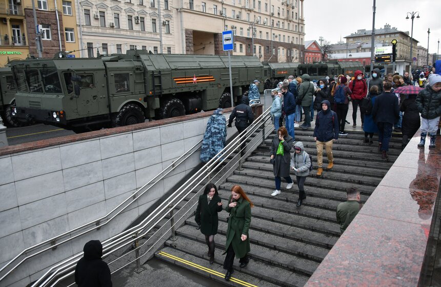 Военная техника прошла по центральным улицам Москвы 20 фото