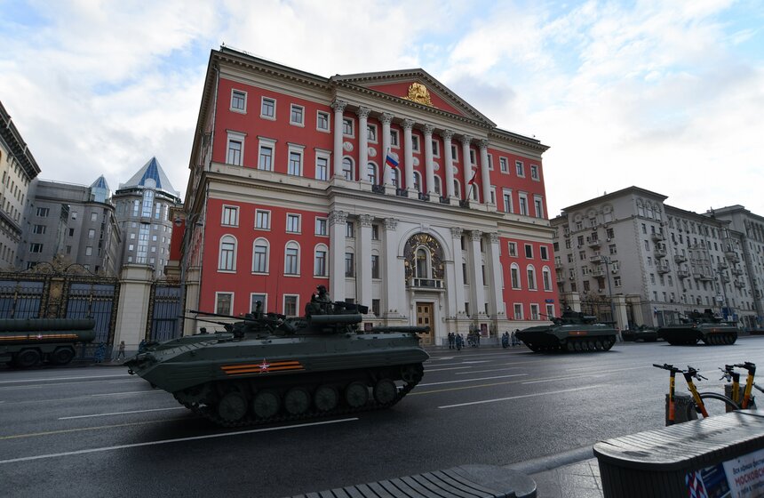 Военная техника прошла по центральным улицам Москвы 14 фото