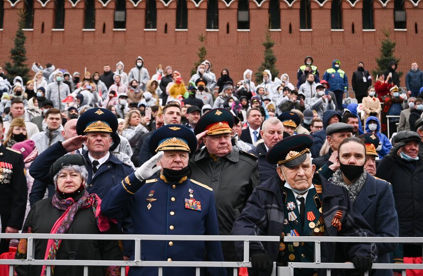 В Москве прошел парад Победы 3 фото