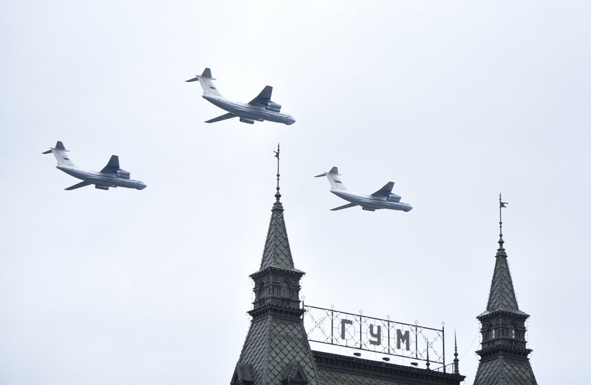 В Москве прошел парад Победы 30 фото