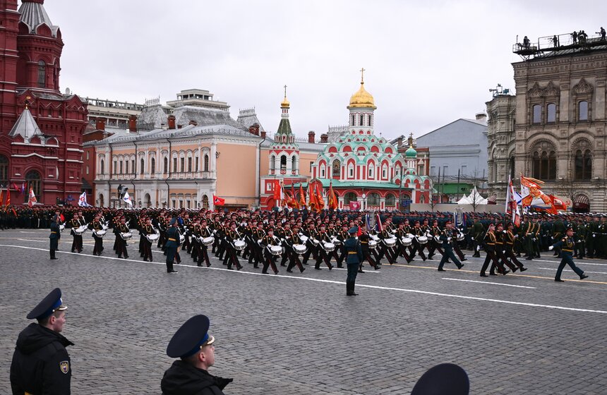 В Москве прошел парад Победы 8 фото