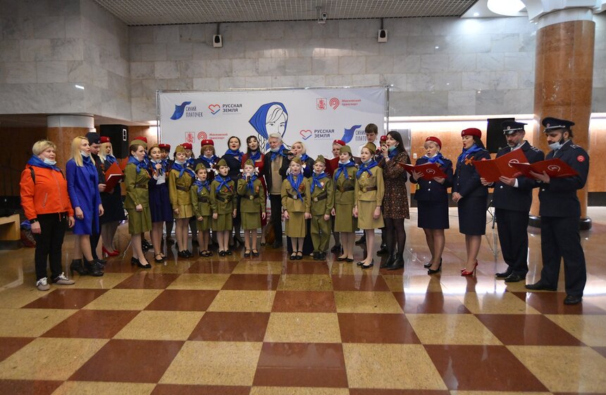 В Москве состоялась акция "Синий платочек" ко Дню Победы 1 фото