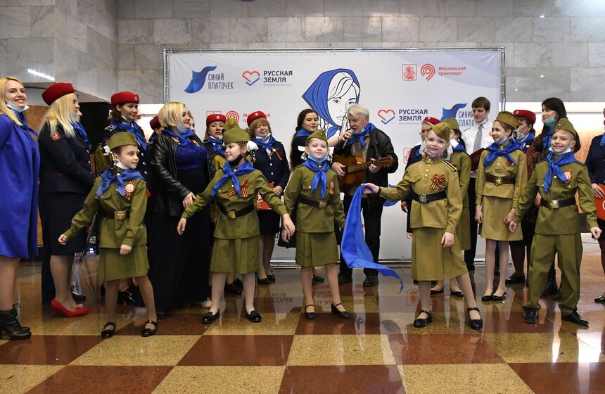 В Москве состоялась акция "Синий платочек" ко Дню Победы 5 фото