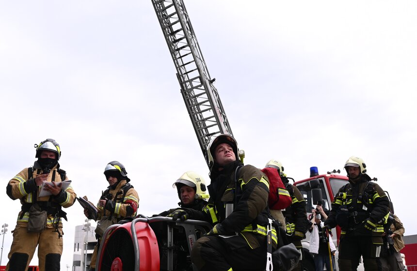 В Москве прошли демонстрационные учения МЧС России 18 фото