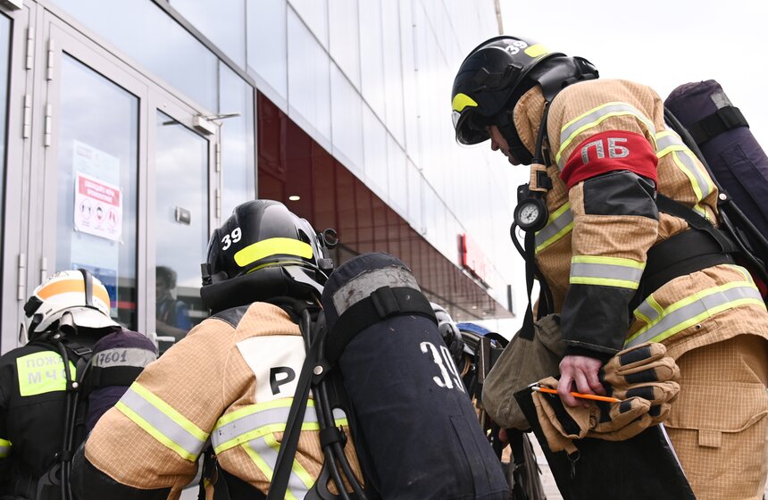 В Москве прошли демонстрационные учения МЧС России 8 фото