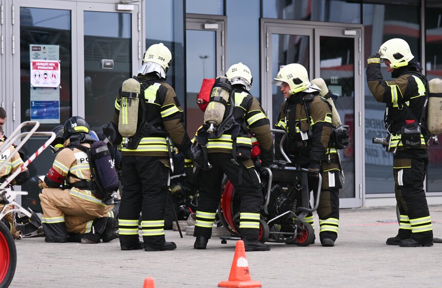 В Москве прошли демонстрационные учения МЧС России 6 фото