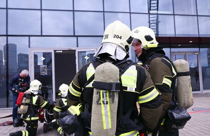 В Москве прошли демонстрационные учения МЧС России 19 фото