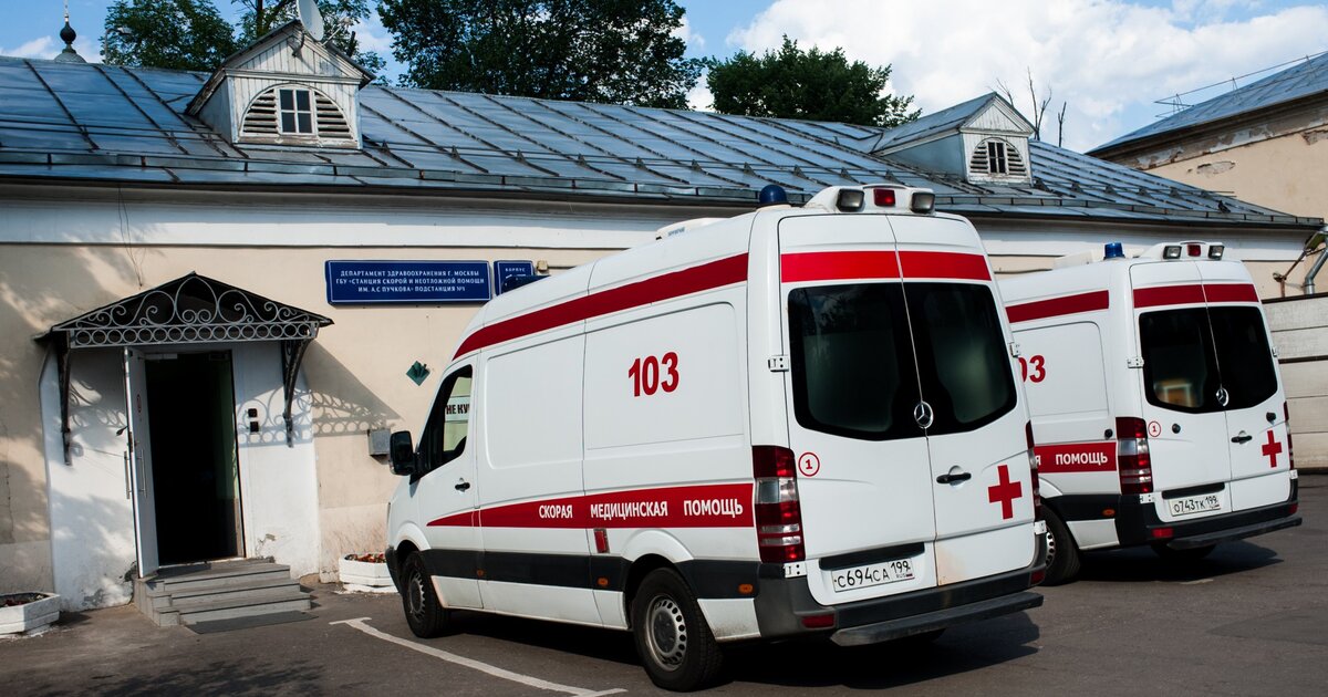 Скорая медицинская помощь. Работники скорой медицинской помощи. Адрес скорой помощи в москве. Станция скорой медицинской помощи москва им пучкова. Адрес скорой помощи в москве.