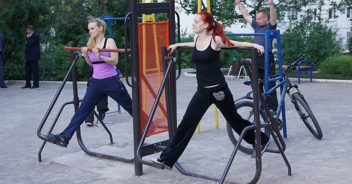 Цао спорт. Спортивные площадки Крылатское. Спортплощадки в Крылатском. В Измайлово спортивная площадка груши. Спортивные площадки в Крылатском с железом.