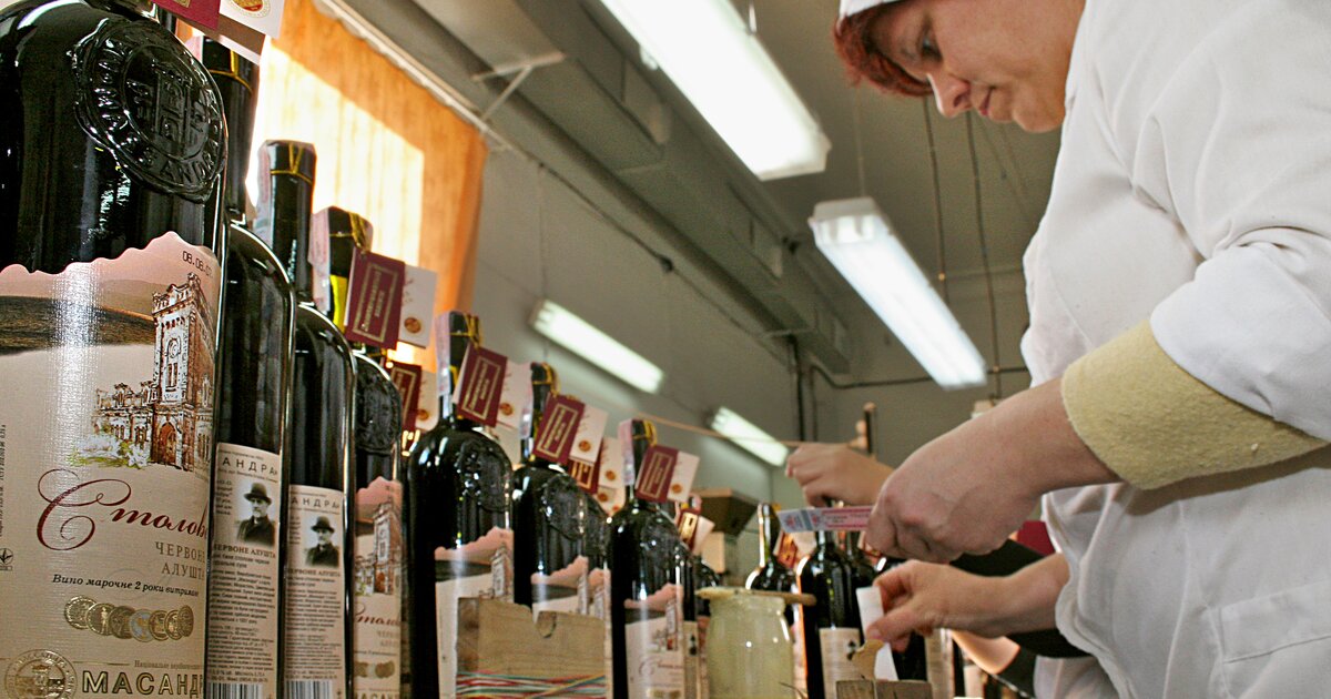 Производство вина в россии. Рынок вина. Российское вино. Вино на рынке. Российское вино магазин.