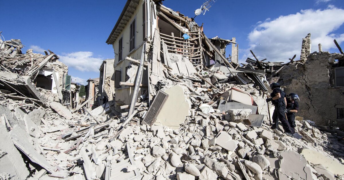 Города в которых произошло землетрясение. Разрушенное здание. Разрушенный дом. ZEMLETRESENI.