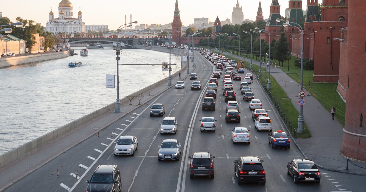Московские дороги сегодня. Москва в движении. Автомобильное движение в России. Дороги Москвы. Автомобиль на дороге в Москве.