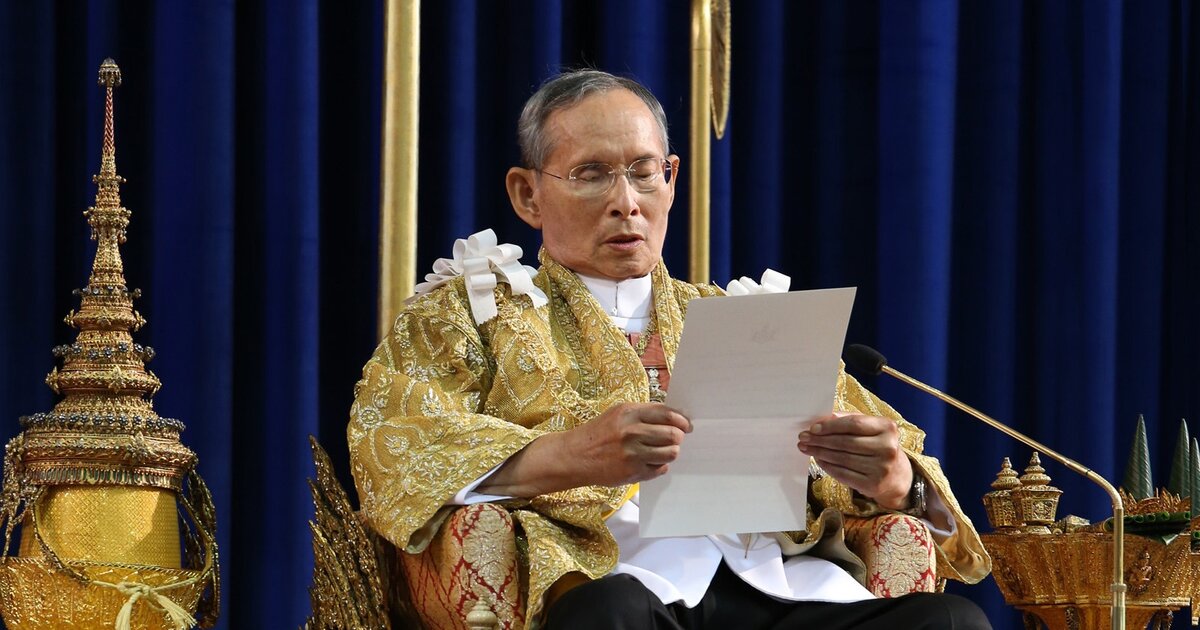 Самый долгоправящий монарх. Султан брунея хассанал болкиах. Елизавета 2 и пхумипон адульядет. Самый долгоправящий монарх. Король тайланда.