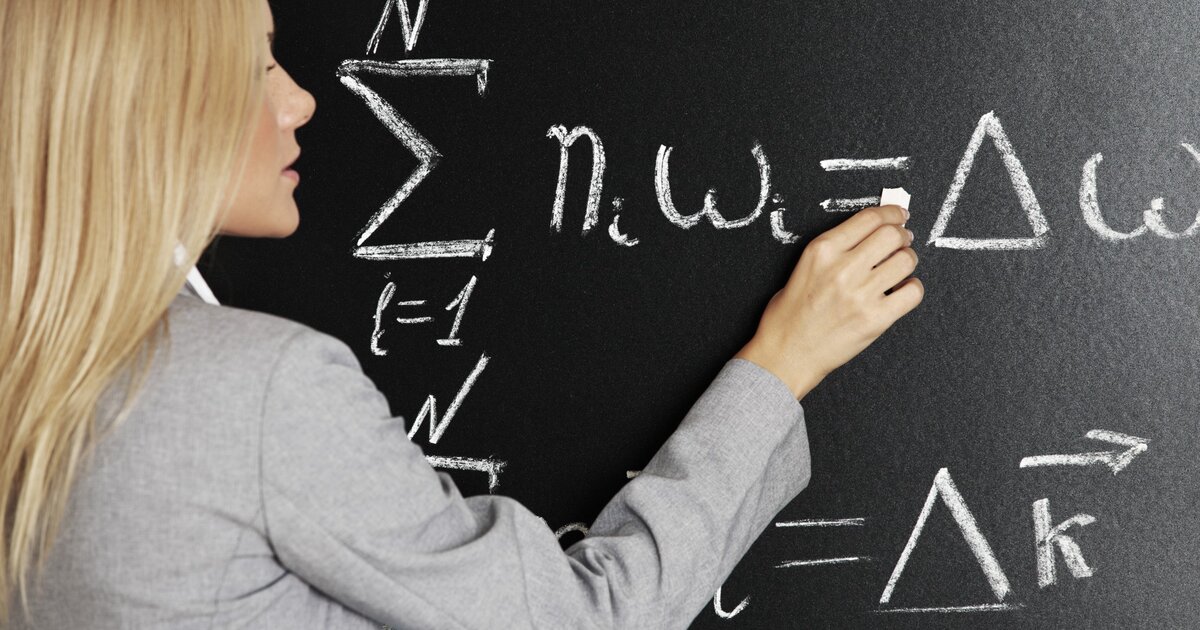 Девушка отметки. Девочка пишет на стене. Девушка отметки. Девушка механизма рт. Девушка отметки.