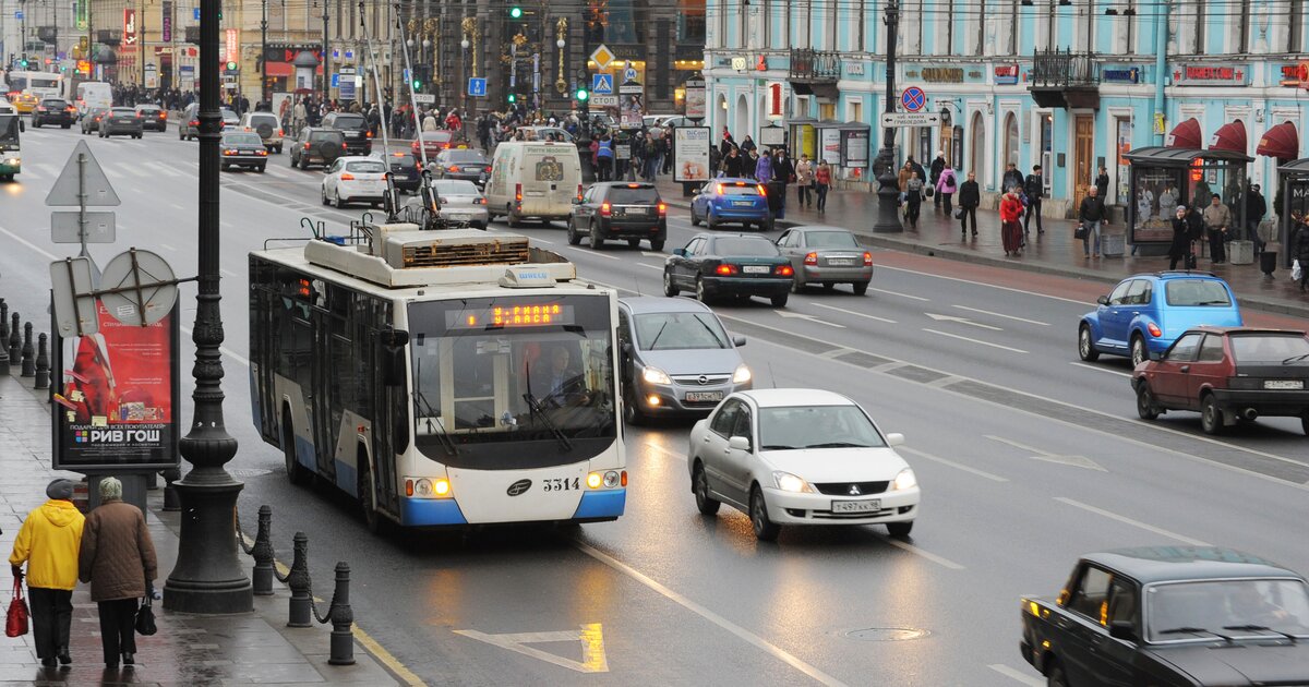 Town transport. Городской транспорт в городе. Общественный транспорт Москвы. Город. Улица. Транспорт. Транспорт на улице.