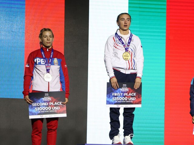 Гимн РФ выключился во время награждения чемпионки Европы по боксу Чумгалаковой