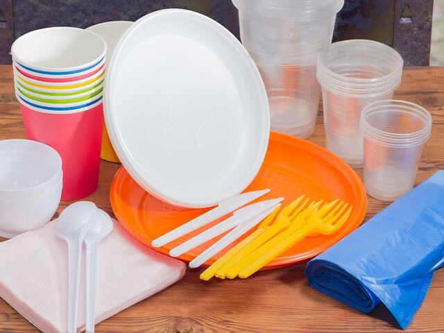 Депутат Милонов предложил наносить на пластиковую посуду маркировку о вреде для природы