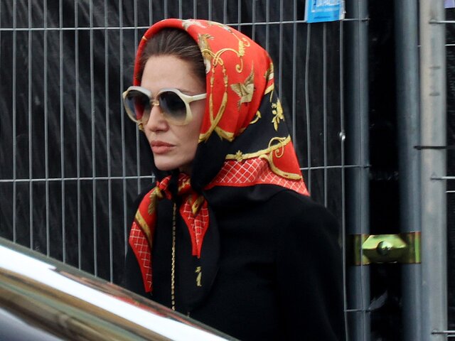 Daily Mail: Джоли заработала 100 млн долларов на разводе с Питтом