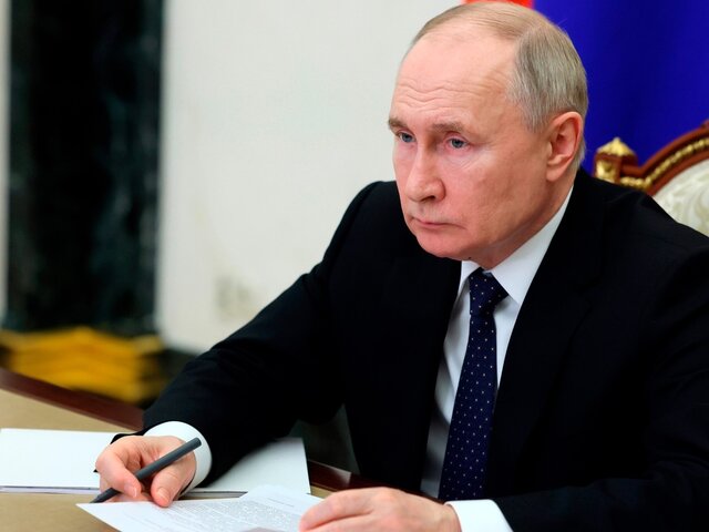 Путин поблагодарил правительство РФ за работу