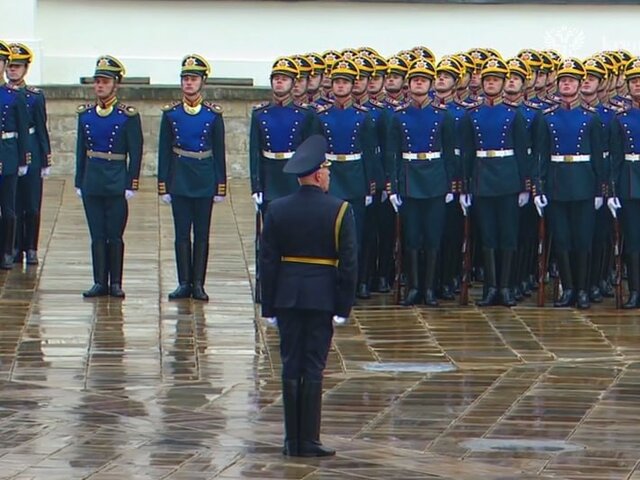 Владимир Путин принял смотр Президентского полка