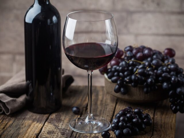 Эксперт Липилин заявил, что в июле-декабре вино из Италии и Испании подорожает на 35%